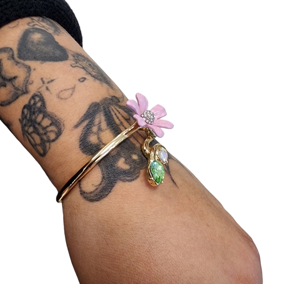Betsey Johnson Daisy Aurora Borealis Clamper Spring Hinge Gold Bangle Bracelet - Picture 3 of 14